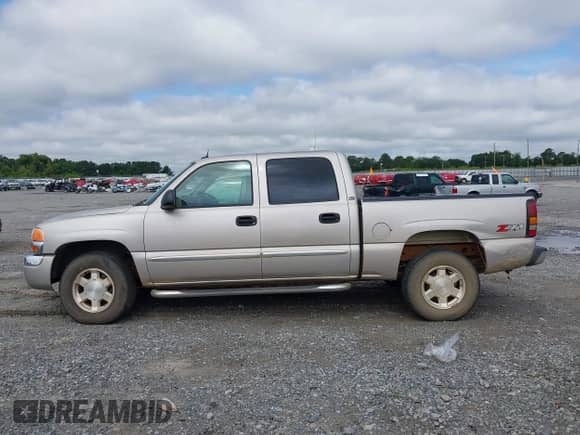 2005 GMC Sierra 1500 SLE with VIN 2GTEK13T951107216, listed as a IAAI auction lot 42628457 with 220,396 mi miles and . Bid and sale history available at DreamBid. Image 14.
