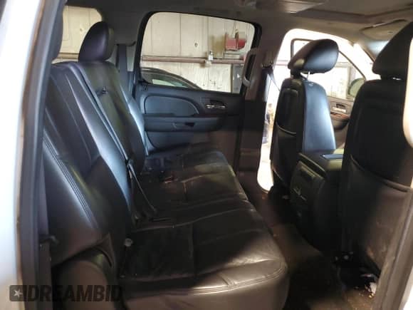 2013 Chevrolet Suburban LT с VIN 1GNSKJE73DR327144, выставлен на аукционе Copart как лот 80366855 с пробегом 235 176 миль миль и Списание • Salvage title. История ставок и продаж доступна на DreamBid. Изображение 11.