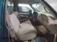 1998 GMC Sierra 1500 z VIN 1GTEC14W2WZ553870, wystawiony jako Copart lot #44946915 z przebiegiem 292 086 mil mil oraz Szkoda całkowita • Salvage title. Historia ofert i sprzedaży dostępna na DreamBid. Obrazek 10.