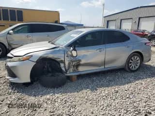 2019 Toyota Camry SE z VIN 4T1B11HK0KU784818, wystawiony jako Copart lot #80353675 z przebiegiem 222 640 mil mil oraz Szkoda całkowita • Salvage title. Historia ofert i sprzedaży dostępna na DreamBid. Obrazek 1.