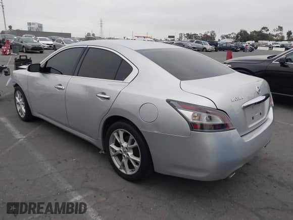 2013 Nissan Maxima SV z VIN 1N4AA5AP9DC827225, wystawiony jako IAAI lot #42179734 z przebiegiem 134 597 mil mil oraz . Historia ofert i sprzedaży dostępna na DreamBid. Obrazek 3.