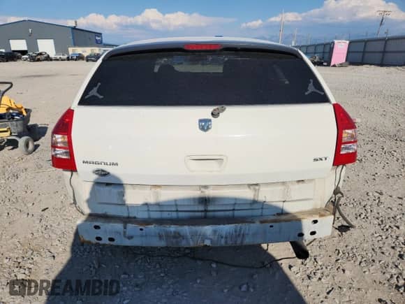 2006 Dodge Magnum with VIN 2D4FV47V16H443107, listed as a Copart auction lot 71995695 with 195,304 mi miles and Salvage title. Bid and sale history available at DreamBid. Image 6.