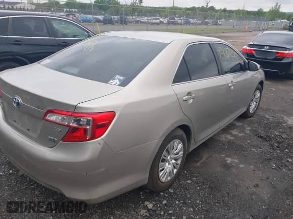 2013 Toyota Camry LE z VIN 4T1BD1FK2DU090421, wystawiony jako IAAI lot #42187235 z przebiegiem 145 899 mil mil oraz . Historia ofert i sprzedaży dostępna na DreamBid. Obrazek 4.