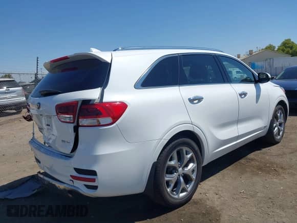 2017 Kia Sorento SX z VIN 5XYPKDA55HG256554, wystawiony jako IAAI lot #43164239 z przebiegiem 133 592 mil mil oraz . Historia ofert i sprzedaży dostępna na DreamBid. Obrazek 4.