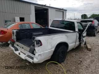 1997 Chevrolet S-10 LS с VIN 1GCCS1445V8207843, выставлен на аукционе Copart как лот 57161542 с пробегом 231 330 миль миль и Списание • Salvage title. История ставок и продаж доступна на DreamBid. Изображение 4.