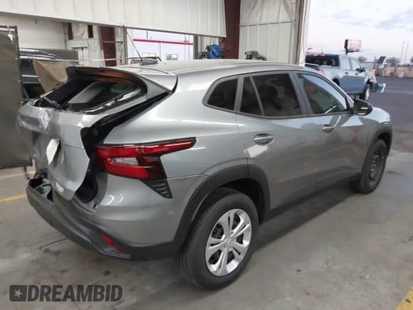 2025 Chevrolet Trax LS с VIN KL77LFEP7SC213752, выставлен на аукционе IAAI как лот 42867269 с пробегом 4 050 миль миль и . История ставок и продаж доступна на DreamBid. Изображение 4.