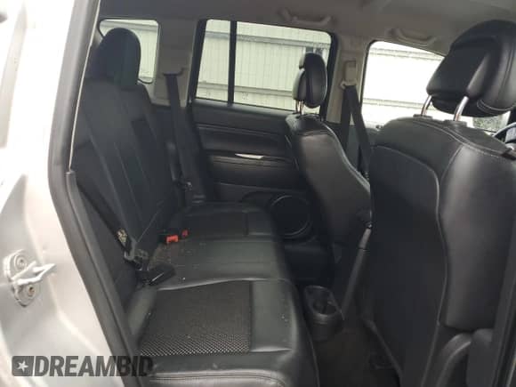2014 Jeep Compass Latitude с VIN 1C4NJDEBXED530822, выставлен на аукционе Copart как лот 82692775 с пробегом Не указан миль и Чистый • Clean title. История ставок и продаж доступна на DreamBid. Изображение 11.