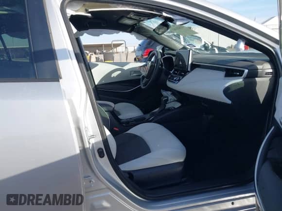 2025 Toyota Corolla XSE with VIN JTNC4MBEXS3242177, listed as a IAAI auction lot 41820383 with 7,897 mi miles and . Bid and sale history available at DreamBid. Image 5.