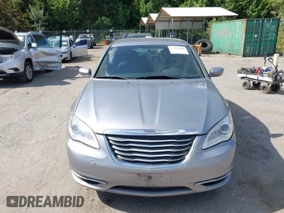 2014 Chrysler 200 LX с VIN 1C3CCBAB1EN123711, выставлен на аукционе IAAI как лот 43374858 с пробегом 272 120 миль миль и . История ставок и продаж доступна на DreamBid. Изображение 12.