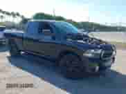 2018 Ram 1500 Express z VIN 1C6RR7FTXJS286833, wystawiony jako IAAI lot #41902890 z przebiegiem 29 560 mil mil oraz . Historia ofert i sprzedaży dostępna na DreamBid. Obrazek 1.