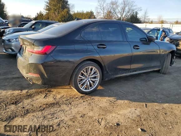2023 BMW 3 Series 330e xDrive z VIN 3MW39FS09P8D11748, wystawiony jako Copart lot #44185745 z przebiegiem 42 618 mil mil oraz Czysty tytuł • Clean title. Historia ofert i sprzedaży dostępna na DreamBid. Obrazek 3.