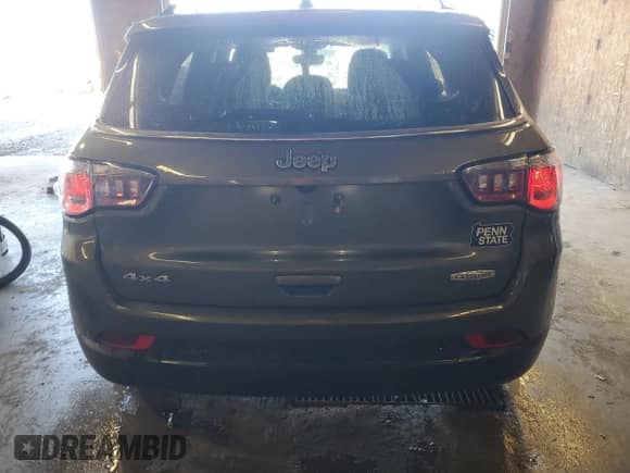 2021 Jeep Compass Latitude z VIN 3C4NJDBB4MT530098, wystawiony jako Copart lot #87050205 z przebiegiem 81 828 mil mil oraz Szkoda całkowita • Salvage title. Historia ofert i sprzedaży dostępna na DreamBid. Obrazek 6.