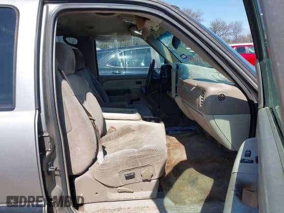 2001 Chevrolet Tahoe LS with VIN 1GNEC13T61J255280, listed as a IAAI auction lot 41663698 with 298,456 mi miles and . Bid and sale history available at DreamBid. Image 5.