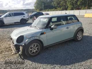 2013 MINI Hardtop с VIN WMWSU3C55DT683935, выставлен на аукционе Copart как лот 82300335 с пробегом 66 023 миль миль и Списание • Salvage title. История ставок и продаж доступна на DreamBid. Изображение 1.