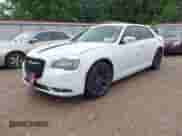 2019 Chrysler 300 S с VIN 2C3CCABGXKH539507, выставлен на аукционе IAAI как лот 42290877 с пробегом 198 873 миль миль и . История ставок и продаж доступна на DreamBid. Изображение 17.