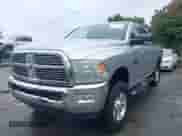 2010 Dodge 2500 SLT z VIN 3D7UT2CL9AG130789, wystawiony jako IAAI lot #42358839 z przebiegiem 128 802 mil mil oraz . Historia ofert i sprzedaży dostępna na DreamBid. Obrazek 17.