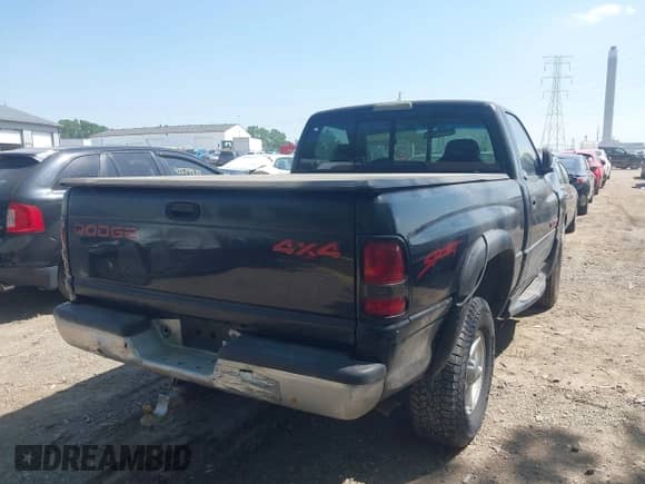 1998 Dodge 1500 z VIN 1B7HF16Z0WS701907, wystawiony jako IAAI lot #42252786 z przebiegiem 193 945 mil mil oraz . Historia ofert i sprzedaży dostępna na DreamBid. Obrazek 4.