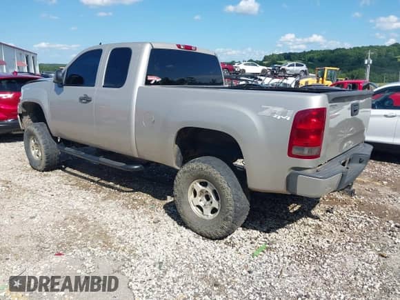 2007 GMC Sierra 1500 SLE2 z VIN 1GTEK19037Z549030, wystawiony jako IAAI lot #42489706 z przebiegiem 249 662 mil mil oraz . Historia ofert i sprzedaży dostępna na DreamBid. Obrazek 3.