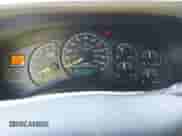 2000 GMC Sierra 1500 SLE z VIN 1GTEK19T5YE243255, wystawiony jako IAAI lot #42870917 z przebiegiem 258 489 mil mil oraz . Historia ofert i sprzedaży dostępna na DreamBid. Obrazek 7.