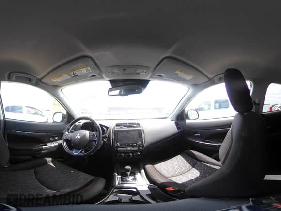 2023 Mitsubishi Outlander ES z VIN JA4ARUAU5PU016999, wystawiony jako IAAI lot #42525414 z przebiegiem 15 010 mil mil oraz . Historia ofert i sprzedaży dostępna na DreamBid. Obrazek 18.