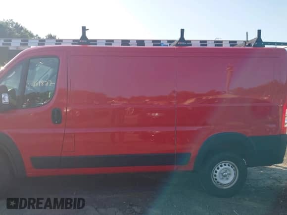2025 Ram ProMaster Cargo Tradesman z VIN 3C6LRVVG4SE532102, wystawiony jako IAAI lot #43151827 z przebiegiem 17 772 mil mil oraz . Historia ofert i sprzedaży dostępna na DreamBid. Obrazek 14.