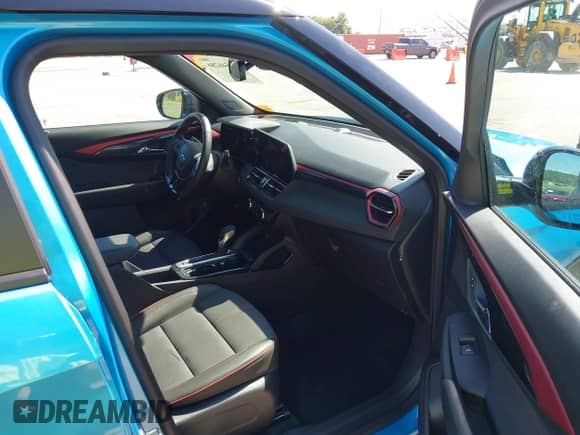 2025 Chevrolet TrailBlazer RS with VIN KL79MTSL4SB013343, listed as a IAAI auction lot 42546286 with 6,438 mi miles and . Bid and sale history available at DreamBid. Image 5.