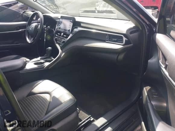 2021 Toyota Camry SE Nightshade z VIN 4T1G11AKXMU519763, wystawiony jako IAAI lot #43319480 z przebiegiem 97 862 mil mil oraz . Historia ofert i sprzedaży dostępna na DreamBid. Obrazek 5.