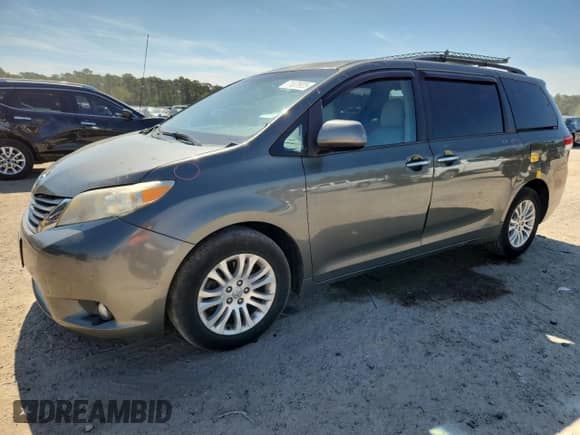 2013 Toyota Sienna XLE AAS с VIN 5TDYK3DC2DS378472, выставлен на аукционе Copart как лот 71878925 с пробегом 120 857 миль миль и Списание • Salvage title. История ставок и продаж доступна на DreamBid. Изображение 1.