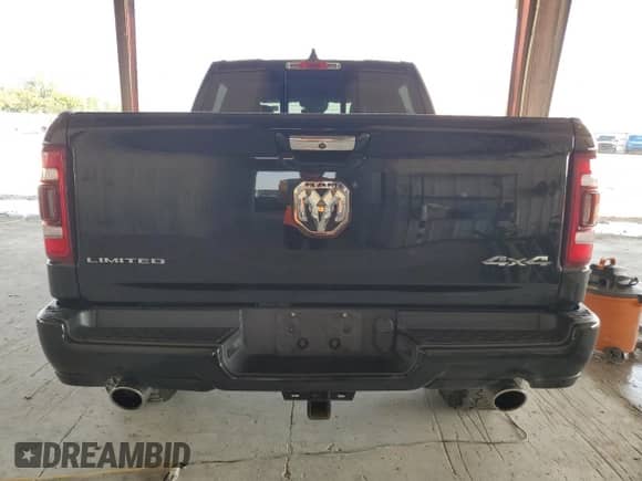 2020 Ram 1500 Limited z VIN 1C6SRFHT6LN137085, wystawiony jako Copart lot #70130085 z przebiegiem 111 412 mil mil oraz Szkoda całkowita • Salvage title. Historia ofert i sprzedaży dostępna na DreamBid. Obrazek 6.