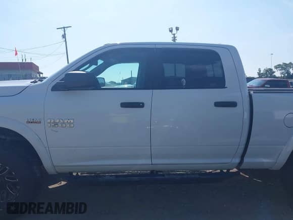 2016 Ram 1500 Big Horn z VIN 1C6RR7TT9GS406621, wystawiony jako IAAI lot #42718167 z przebiegiem 100 089 mil mil oraz . Historia ofert i sprzedaży dostępna na DreamBid. Obrazek 14.