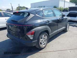 2024 Hyundai Kona SE с VIN KM8HA3AB0RU150452, выставлен на аукционе IAAI как лот 43203386 с пробегом 15 443 миль миль и . История ставок и продаж доступна на DreamBid. Изображение 4.