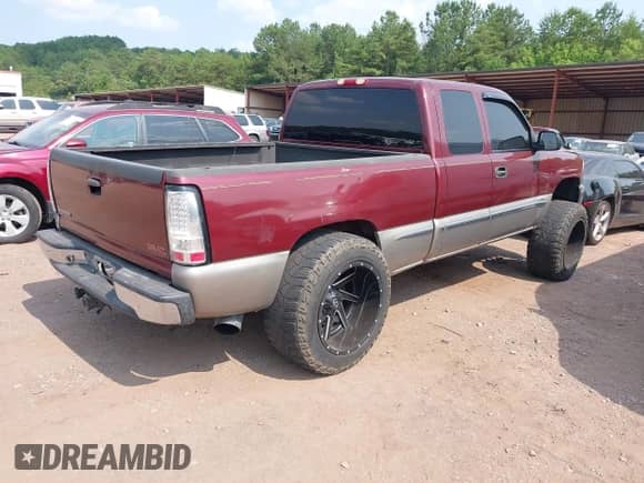 2000 GMC Sierra 1500 SLE z VIN 1GTEK19T8YE372008, wystawiony jako IAAI lot #42396118 z przebiegiem 376 330 mil mil oraz . Historia ofert i sprzedaży dostępna na DreamBid. Obrazek 4.