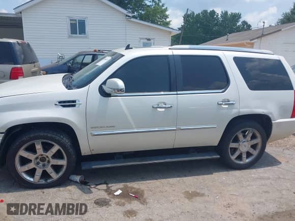 2011 Cadillac Escalade Premium с VIN 1GYS4CEF2BR128390, выставлен на аукционе IAAI как лот 42664621 с пробегом 320 270 миль миль и . История ставок и продаж доступна на DreamBid. Изображение 15.