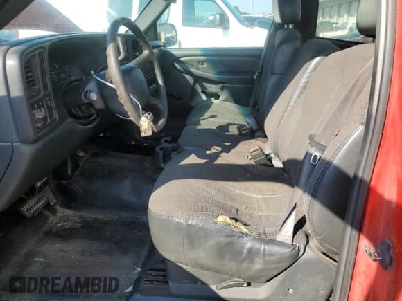 2002 Chevrolet Silverado 1500 z VIN 1GCEC14W62Z112267, wystawiony jako Copart lot #62826425 z przebiegiem 332 934 mil mil oraz Szkoda całkowita • Salvage title. Historia ofert i sprzedaży dostępna na DreamBid. Obrazek 7.
