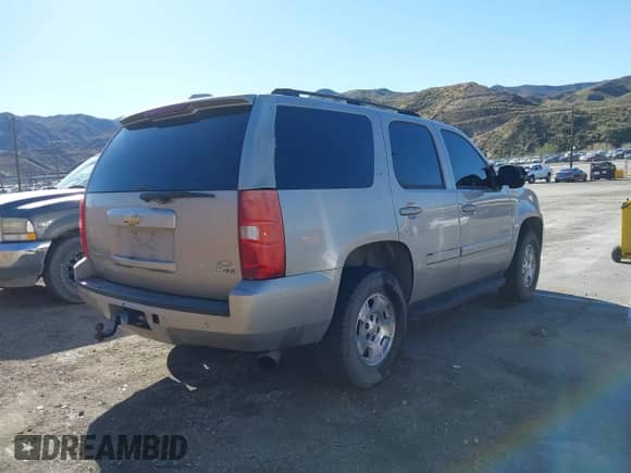 2007 Chevrolet Tahoe LTZ с VIN 1GNFC13067R320990, выставлен на аукционе IAAI как лот 41738252 с пробегом 176 220 миль миль и . История ставок и продаж доступна на DreamBid. Изображение 4.