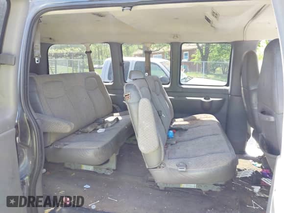 2003 Chevrolet Express Passenger с VIN 1GAHG35U631142890, выставлен на аукционе IAAI как лот 42086091 с пробегом 127 191 миль миль и . История ставок и продаж доступна на DreamBid. Изображение 8.