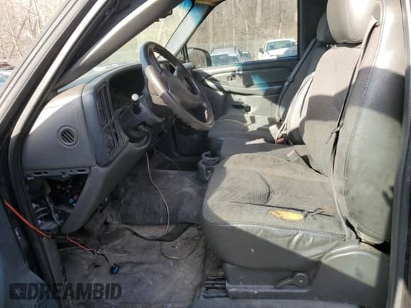 2005 Chevrolet Silverado 1500 z VIN 1GCEC14X05Z224219, wystawiony jako Copart lot #49984315 z przebiegiem Nie podano mil oraz Szkoda całkowita • Salvage title. Historia ofert i sprzedaży dostępna na DreamBid. Obrazek 7.