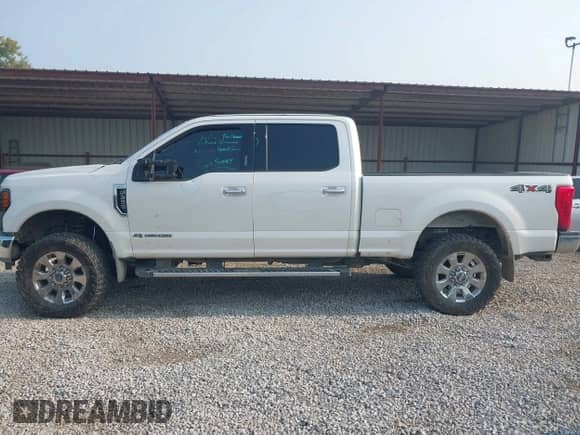 2017 Ford F-250 Lariat z VIN 1FT7W2BT2HEB13642, wystawiony jako IAAI lot #43112655 z przebiegiem 184 690 mil mil oraz . Historia ofert i sprzedaży dostępna na DreamBid. Obrazek 14.