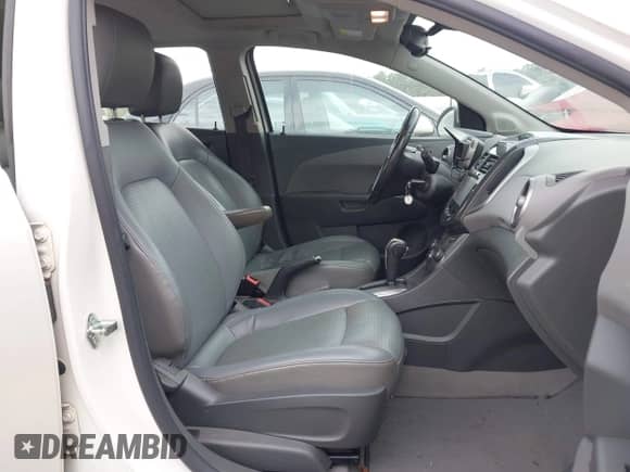 2015 Chevrolet Sonic LTZ с VIN 1G1JE6SB3F4169236, выставлен на аукционе IAAI как лот 43289189 с пробегом 123 994 миль миль и . История ставок и продаж доступна на DreamBid. Изображение 5.
