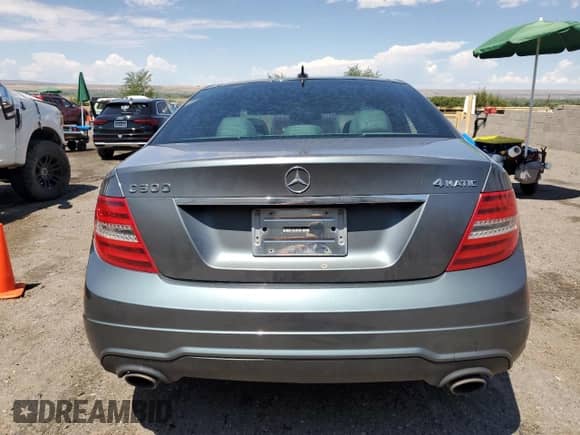 2012 Mercedes-Benz C 300 Sport z VIN WDDGF8BB1CA725055, wystawiony jako Copart lot #67249125 z przebiegiem 151 226 mil mil oraz Szkoda całkowita • Salvage title. Historia ofert i sprzedaży dostępna na DreamBid. Obrazek 6.