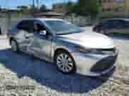 2020 Toyota Camry LE z VIN 4T1C11AKXLU998943, wystawiony jako Copart lot #85924055 z przebiegiem 20 948 mil mil oraz Szkoda całkowita • Salvage title. Historia ofert i sprzedaży dostępna na DreamBid. Obrazek 4.