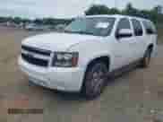 2010 Chevrolet Suburban LT z VIN 1GNUCJE01AR199247, wystawiony jako IAAI lot #42365497 z przebiegiem 289 944 mil mil oraz . Historia ofert i sprzedaży dostępna na DreamBid. Obrazek 17.