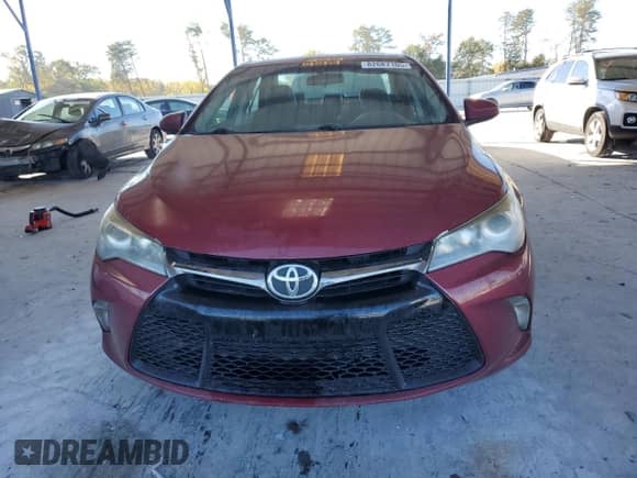 2017 Toyota Camry XLE z VIN 4T1BF1FK0HU720131, wystawiony jako Copart lot #82687105 z przebiegiem 136 438 mil mil oraz Czysty tytuł • Clean title. Historia ofert i sprzedaży dostępna na DreamBid. Obrazek 5.