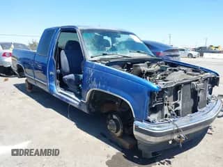 1997 GMC Sierra 1500 z VIN 1GTEC19R7VE526575, wystawiony jako IAAI lot #42897970 z przebiegiem 277 978 mil mil oraz . Historia ofert i sprzedaży dostępna na DreamBid. Obrazek 1.