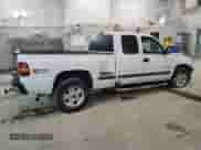 2000 Chevrolet Silverado 1500 LS with VIN 2GCEK19V3Y1369875, listed as a Copart auction lot 44455105 with 291,111 mi miles and Salvage title. Bid and sale history available at DreamBid. Image 3.