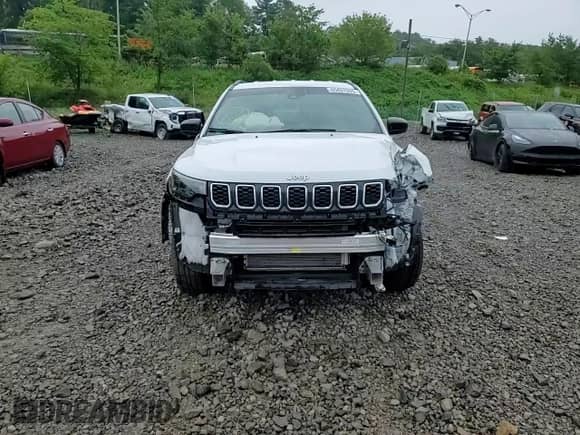 2024 Jeep Compass Latitude Lux с VIN 3C4NJDFN7RT132380, выставлен на аукционе Copart как лот 65457005 с пробегом 8 257 миль миль и Списание • Salvage title. История ставок и продаж доступна на DreamBid. Изображение 15.
