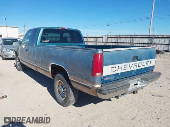 1997 Chevrolet Silverado 2500 z VIN 1GCGC29R3VE156465, wystawiony jako IAAI lot #41231908 z przebiegiem 292 681 mil mil oraz . Historia ofert i sprzedaży dostępna na DreamBid. Obrazek 3.