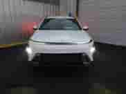 2024 Hyundai Kona SEL z VIN KM8HBCAB9RU146803, wystawiony jako Copart lot #81850764 z przebiegiem 19 927 mil mil oraz Czysty tytuł • Clean title. Historia ofert i sprzedaży dostępna na DreamBid. Obrazek 5.