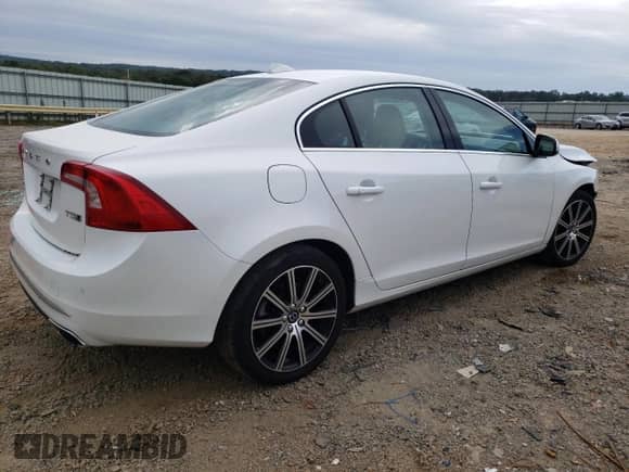 2017 Volvo S60 Inscription Platinum с VIN LYV402TMXHB126229, выставлен на аукционе Copart как лот 80331105 с пробегом 60 234 миль миль и Списание • Salvage title. История ставок и продаж доступна на DreamBid. Изображение 3.