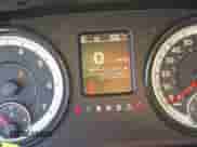 2018 Ram 1500 Big Horn z VIN 1C6RR7GG7JS319627, wystawiony jako IAAI lot #43441226 z przebiegiem 200 425 mil mil oraz . Historia ofert i sprzedaży dostępna na DreamBid. Obrazek 16.